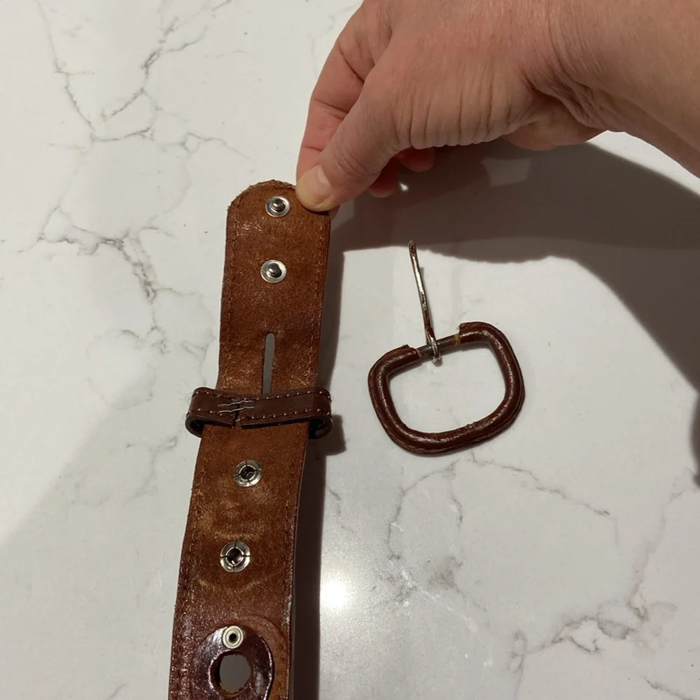 TMS Vintage leather belt with a woven design. The detached buckle Size 42